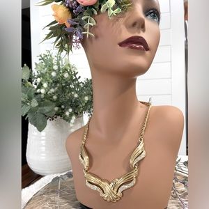 Stunning Design Vintage Gold Necklace